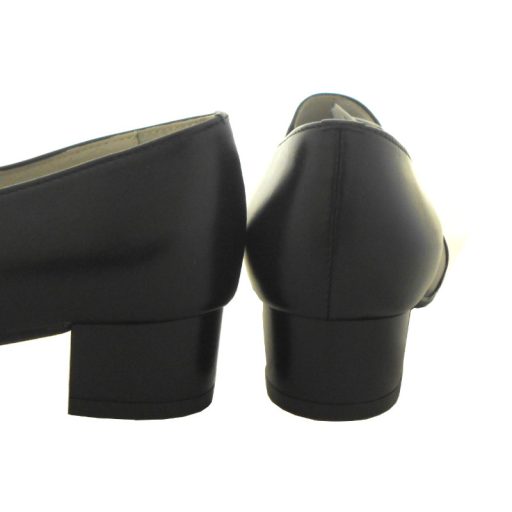 Linda/6037fekete.EXTRA